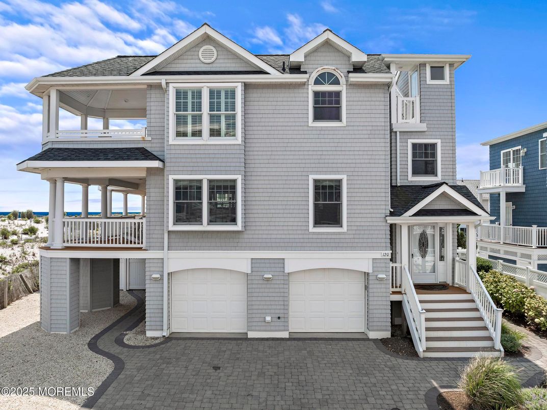 Attached, Exterior, Facade, Rowhouse
