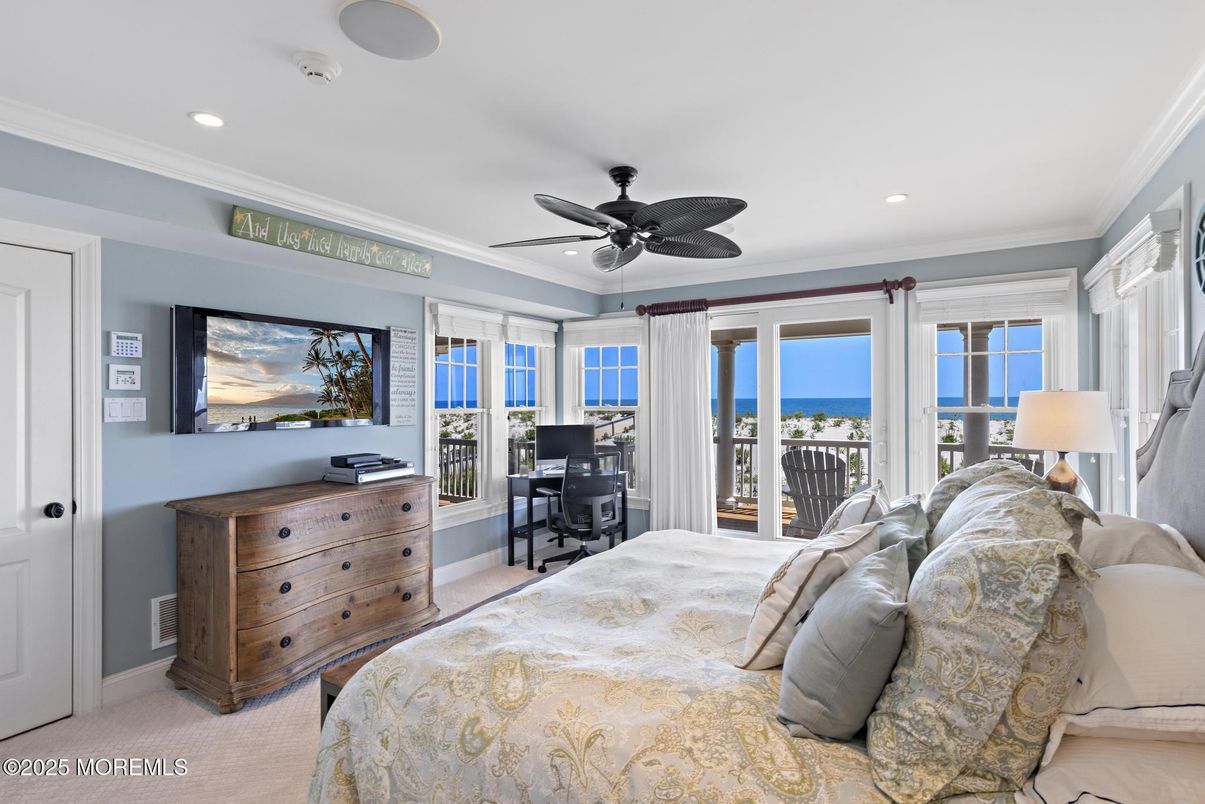 Bedroom, Home Office, Interior, Recessed Lighting, Water