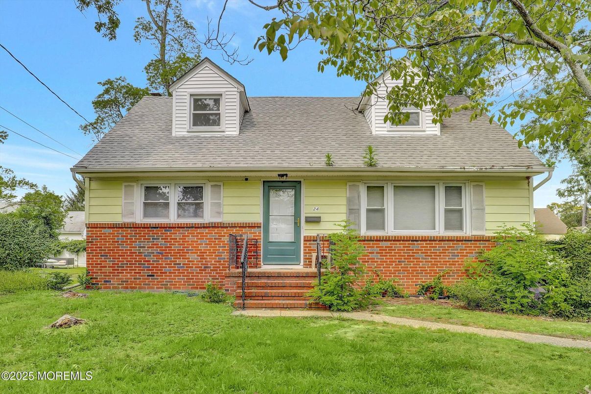 Exterior, Facade, Brick Facade, Cape Cod