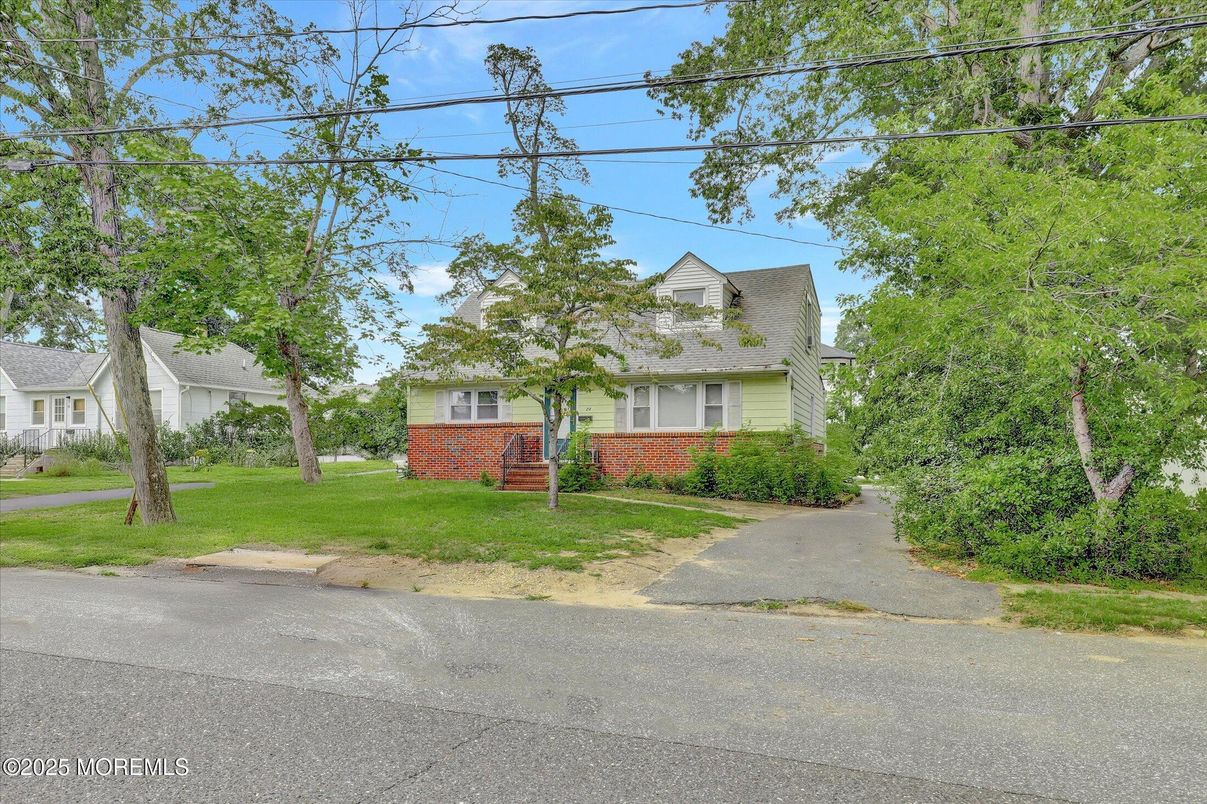 Backyard, Exterior, Facade, Brick Facade, Cape Cod