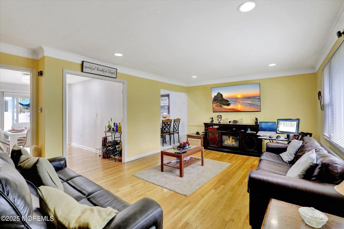 Interior, Living room, Recessed Lighting, Wood Texture Flooring