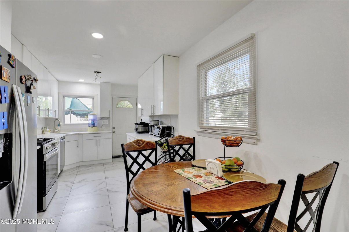 Dining room, Interior, Kitchen, Marble, Recessed Lighting