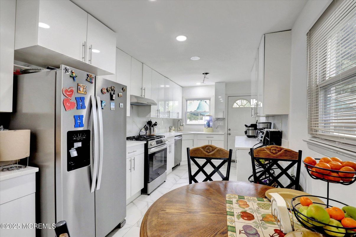 Dining room, Interior, Kitchen, Recessed Lighting, Stainless Steel Appliances