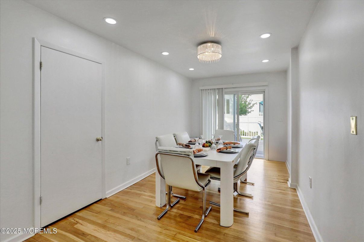 Chandelier, Dining room, Interior, Recessed Lighting, Wood Texture Flooring