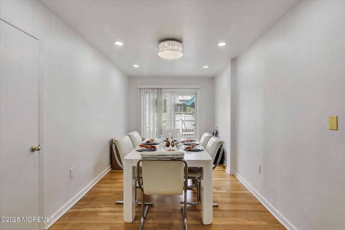 Chandelier, Dining room, Interior, Recessed Lighting, Wood Texture Flooring