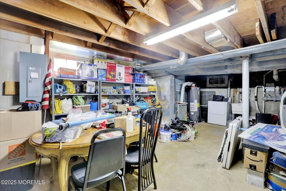 Interior, Washer, Wooden Beams