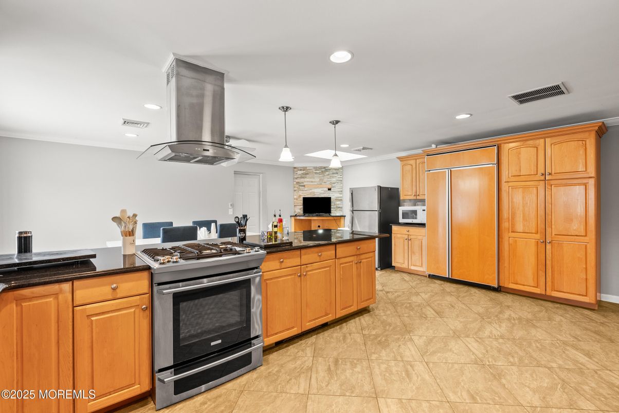 Interior, Kitchen, Pendant Lights, Recessed Lighting, Stainless Steel Appliances