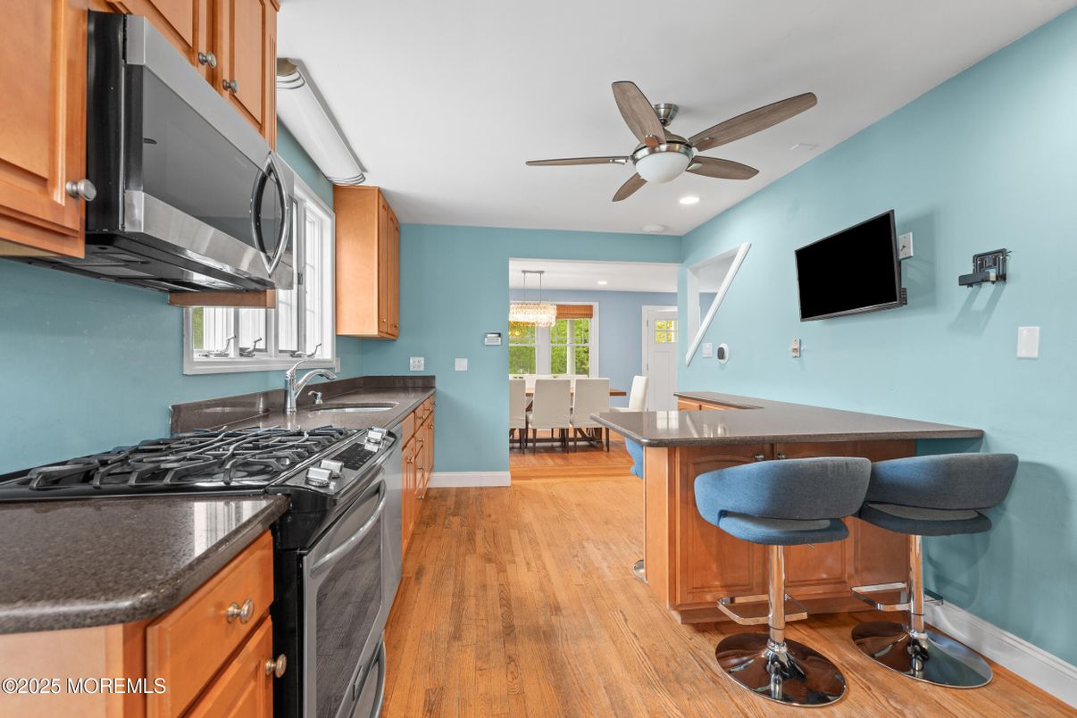 Dining room, Interior, Kitchen, Recessed Lighting, Wood Texture Flooring