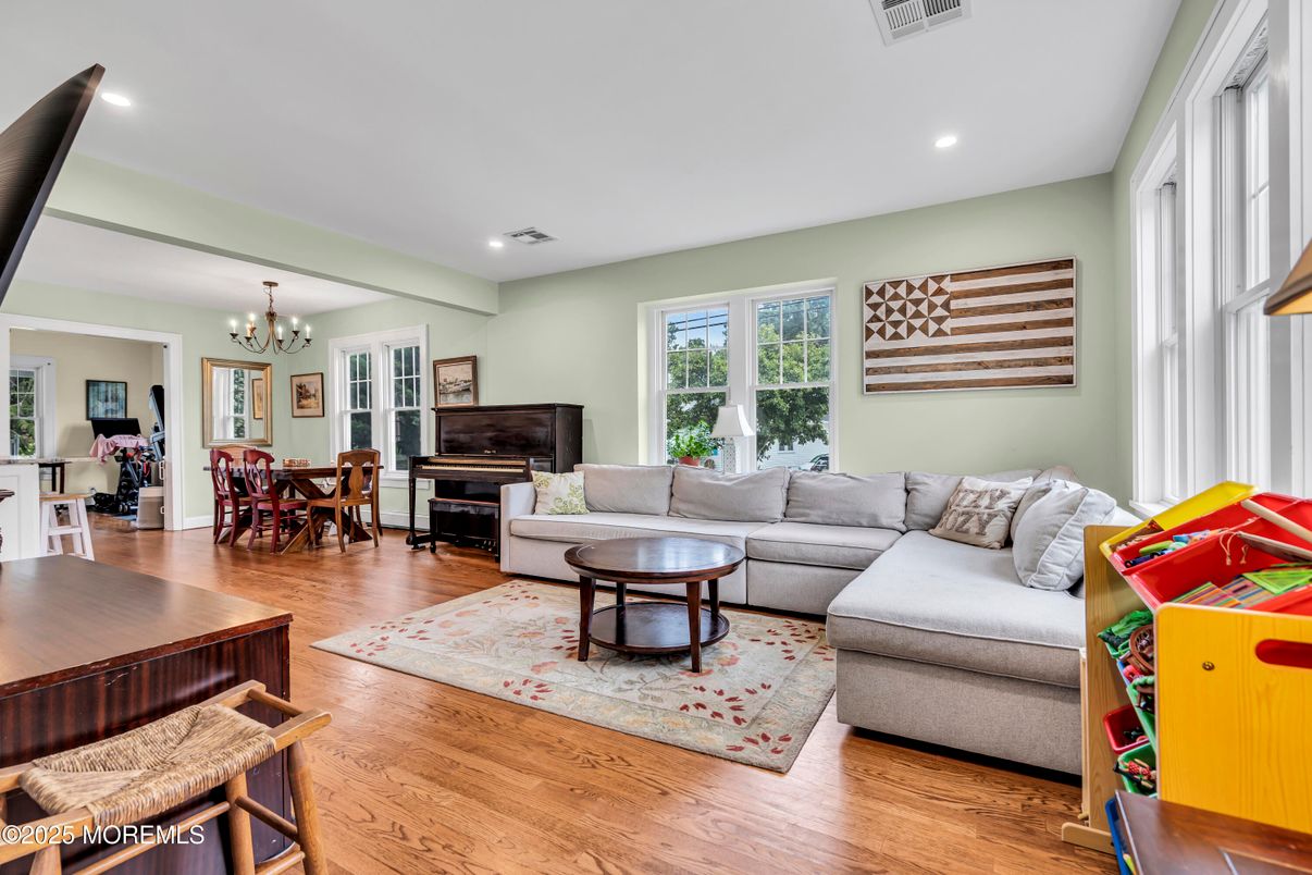 Chandelier, Dining room, Interior, Living room, Piano, Recessed Lighting, Wood Texture Flooring