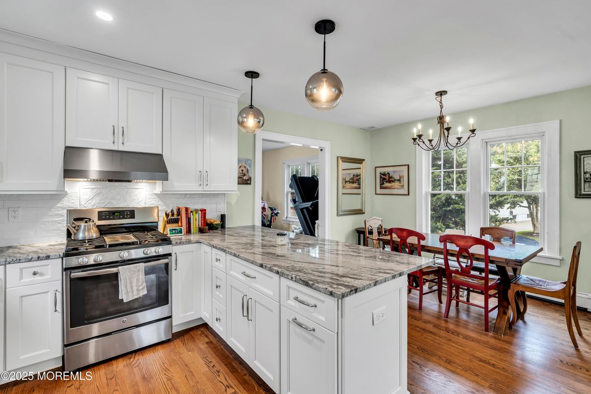 Chandelier, Dining room, Interior, Kitchen, Pendant Lights, Recessed Lighting, Stainless Steel Appliances, Wood Texture Flooring