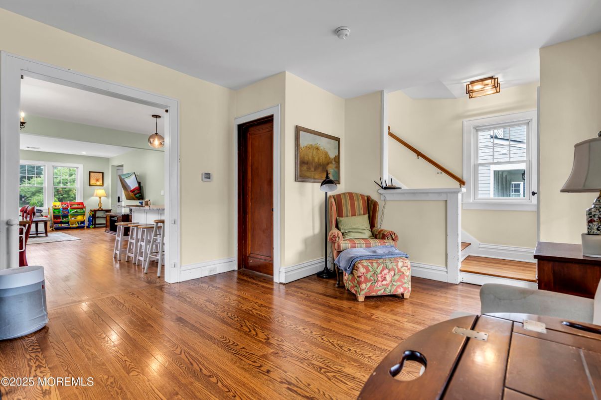 Interior, Pendant Lights, Wood Texture Flooring