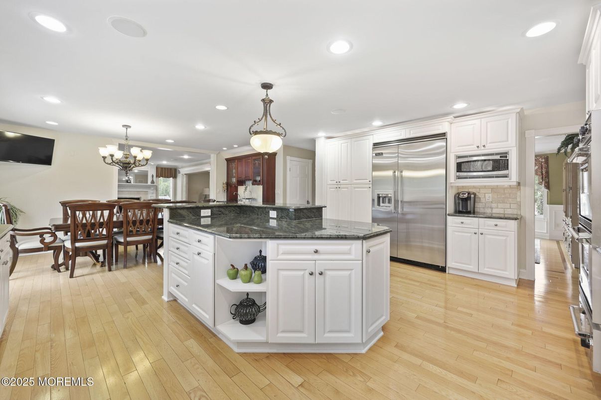 Chandelier, Dining room, Interior, Kitchen, Pendant Lights, Recessed Lighting, Stainless Steel Appliances, Wood Texture Flooring