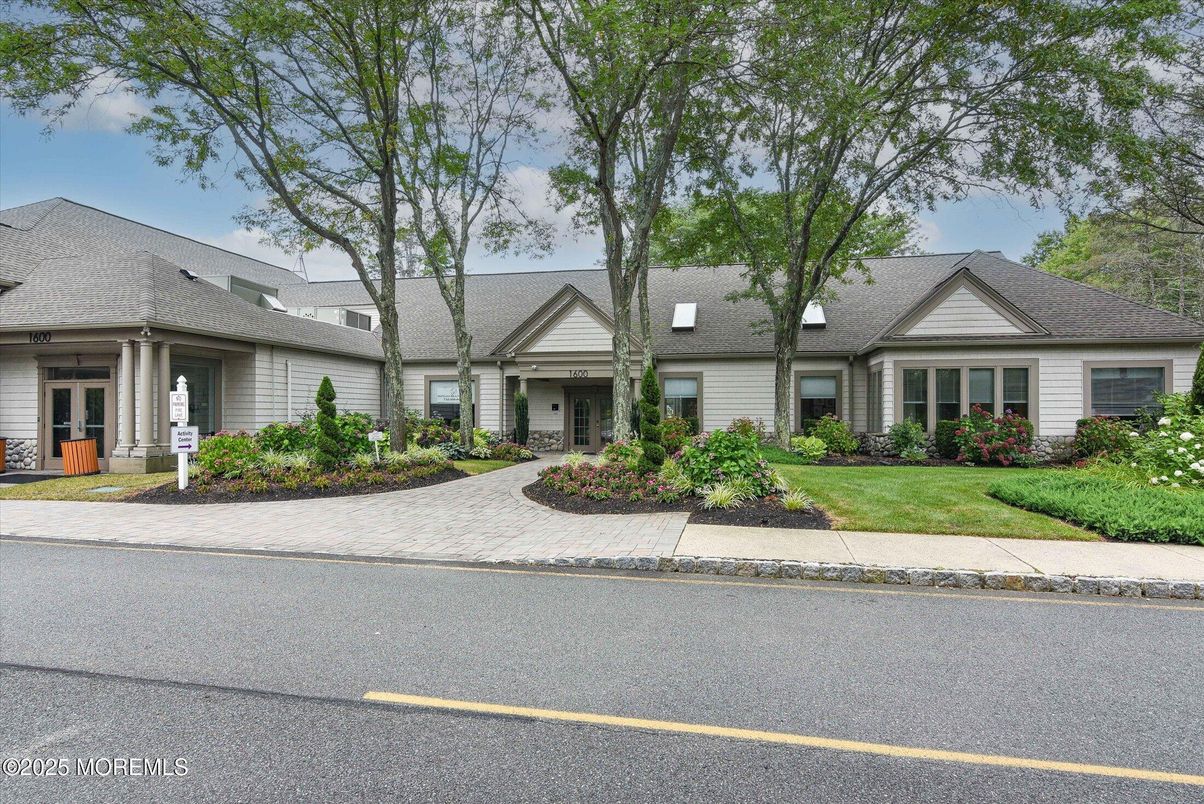 Attached, Exterior, Facade, Ranch