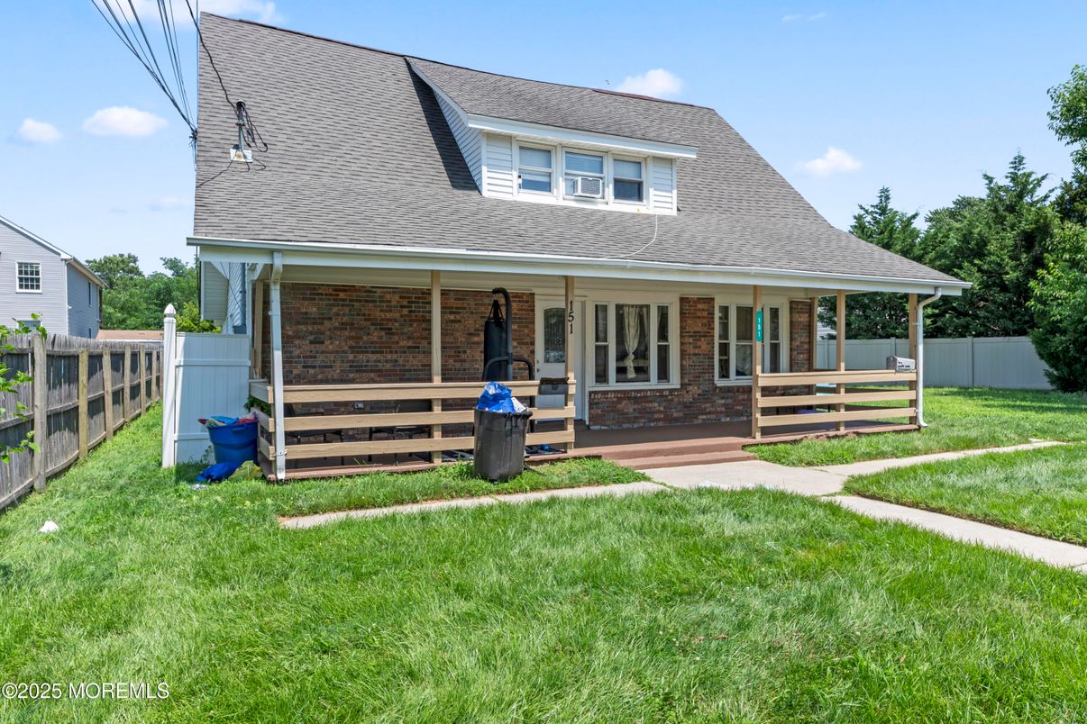 Exterior, Facade, Brick Facade, Cape Cod