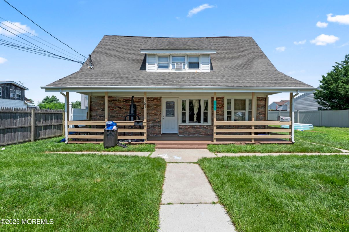 Exterior, Facade, Brick Facade, Cape Cod
