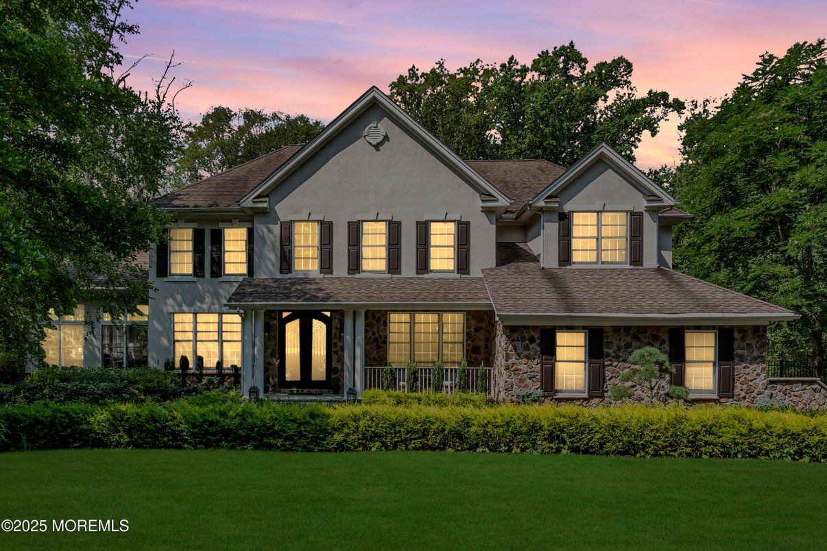 Exterior, Facade, Farmhouse