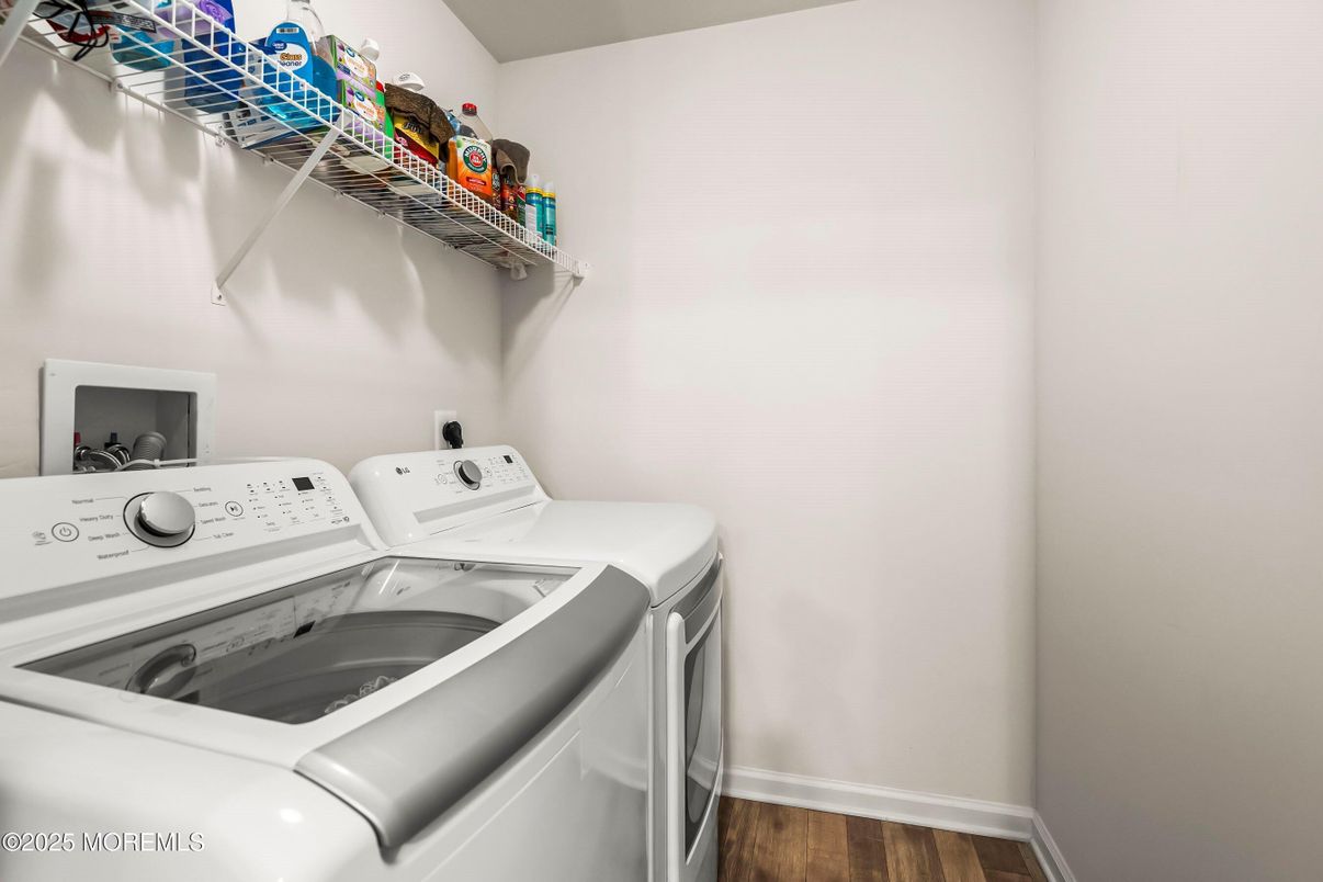 Interior, Washer, Wood Texture Flooring