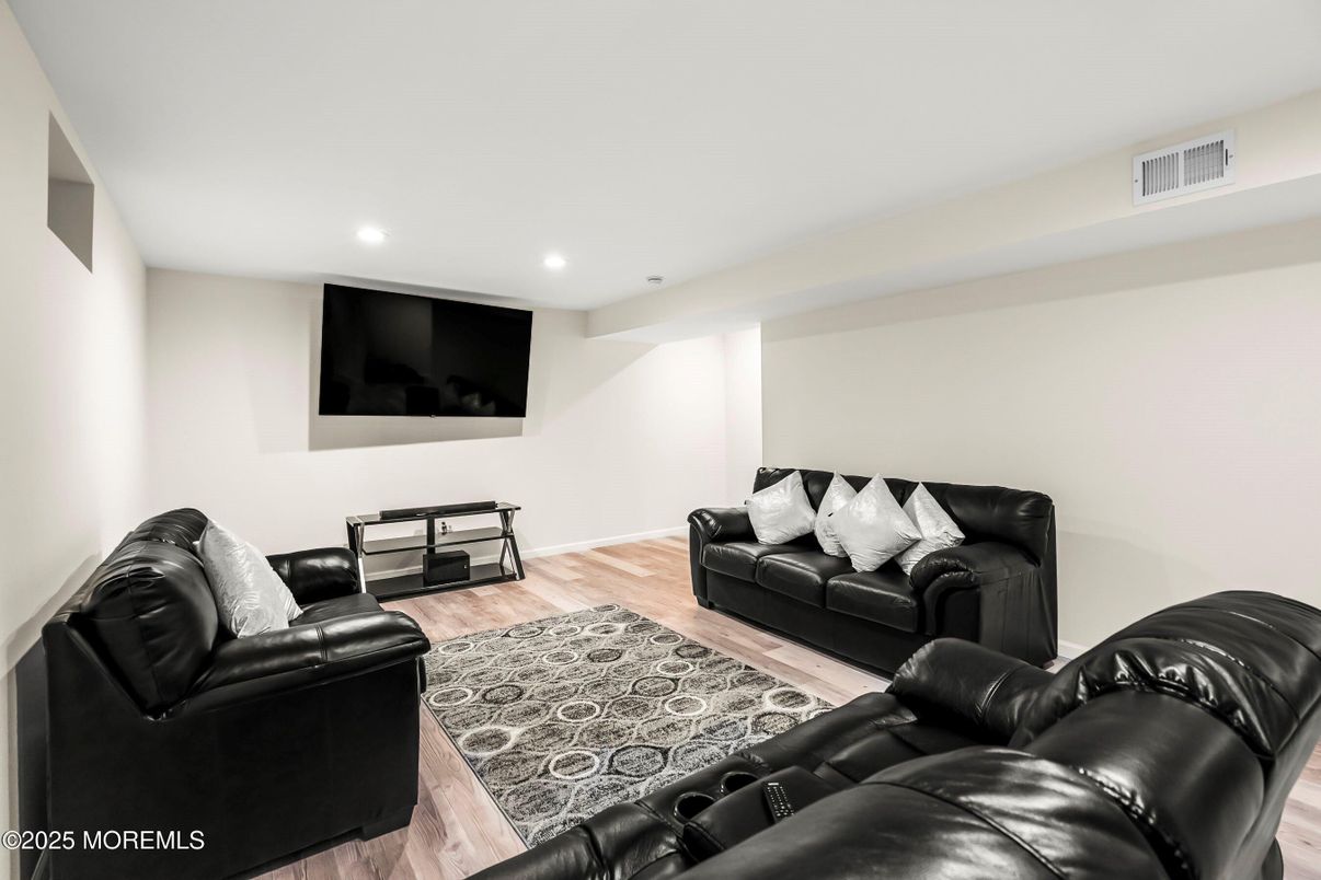 Interior, Living room, Recessed Lighting, Theatre Room, Wood Texture Flooring