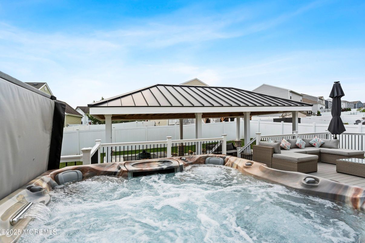 Exterior, Hot Tub