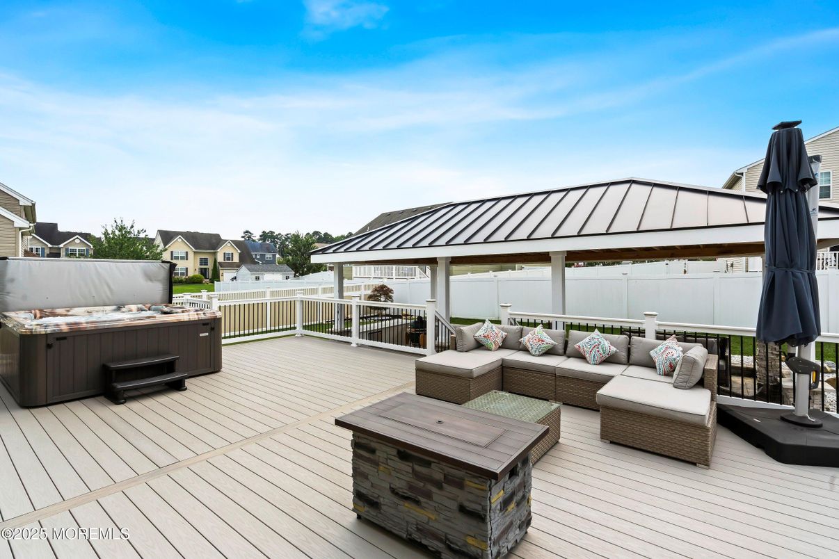 Exterior, Hot Tub