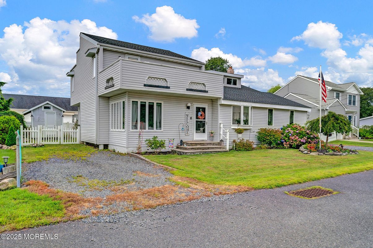 Exterior, Facade, Farmhouse
