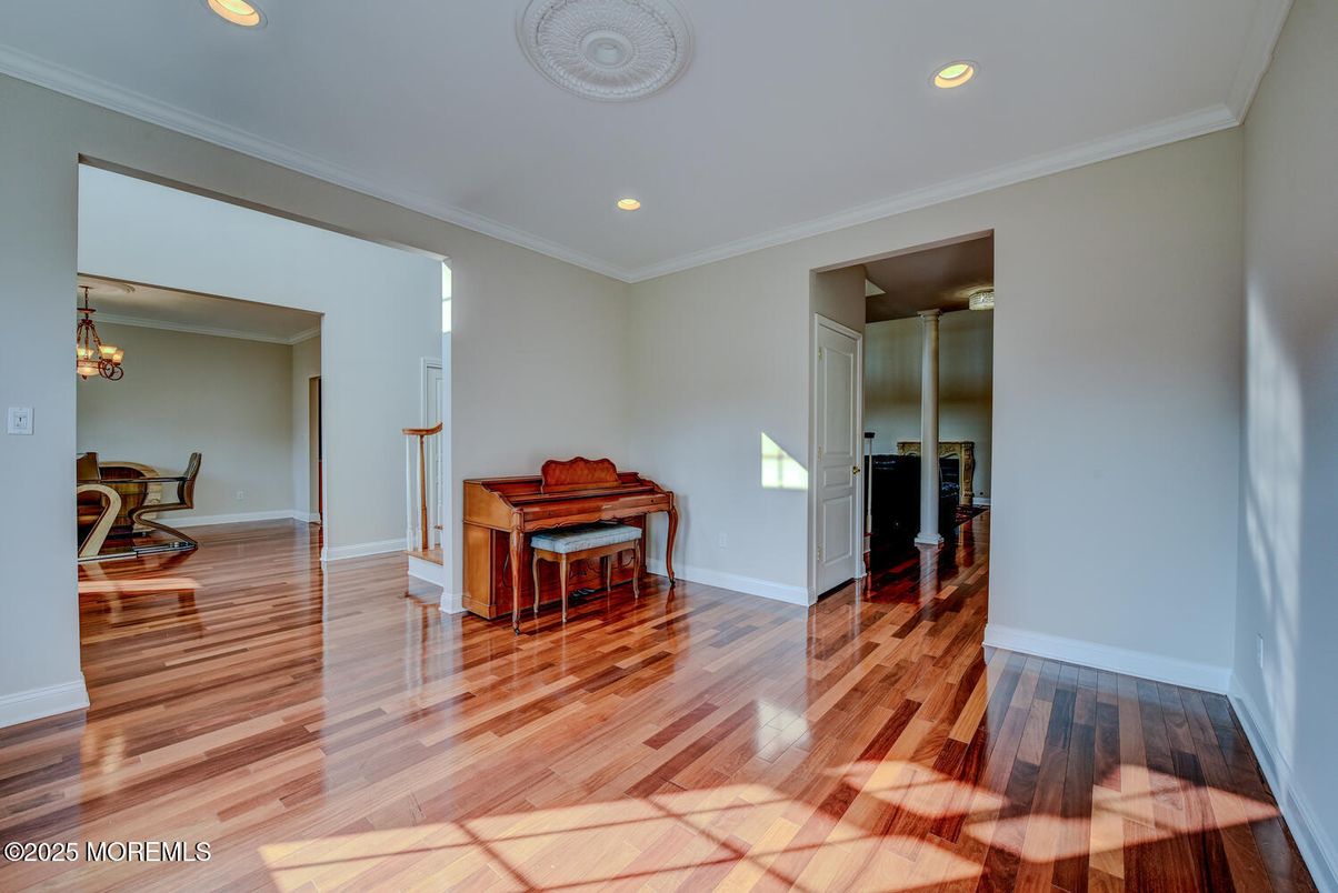 Dining room, Interior, Piano, Recessed Lighting, Wood Texture Flooring