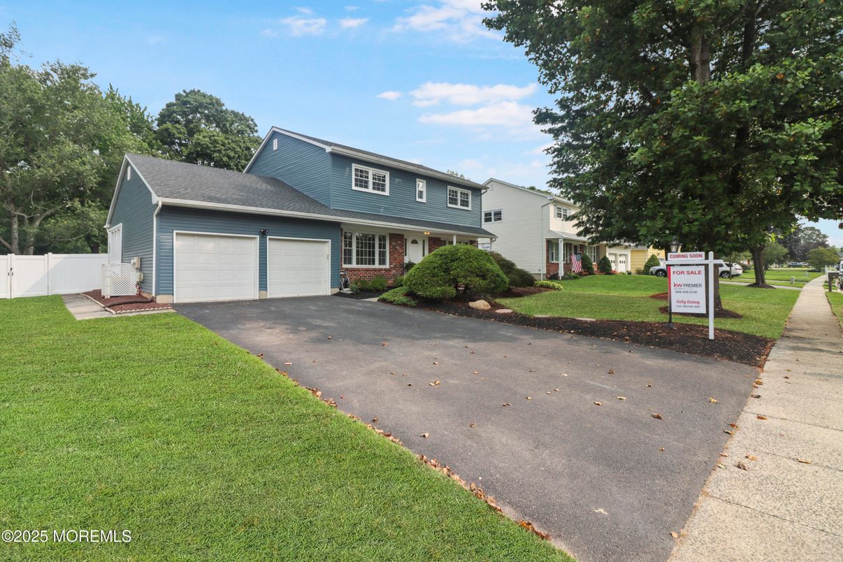 Attached, Exterior, Facade, Brick Facade, Cape Cod