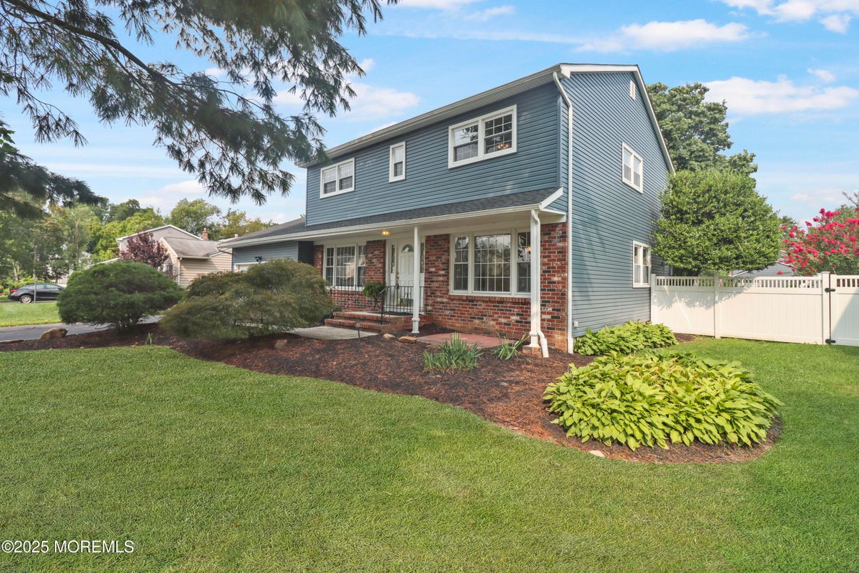 Exterior, Facade, Brick Facade, Split Level