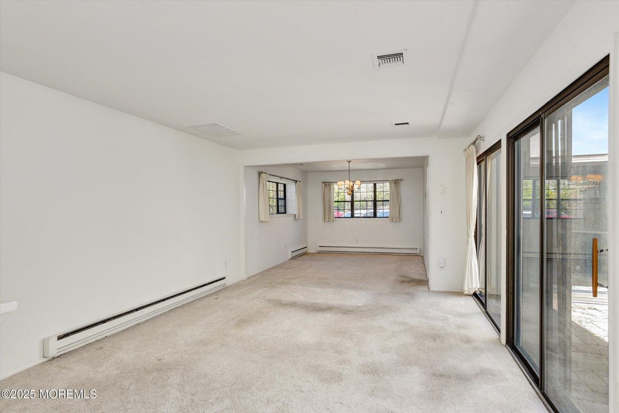 Empty room, Interior, Pendant Lights