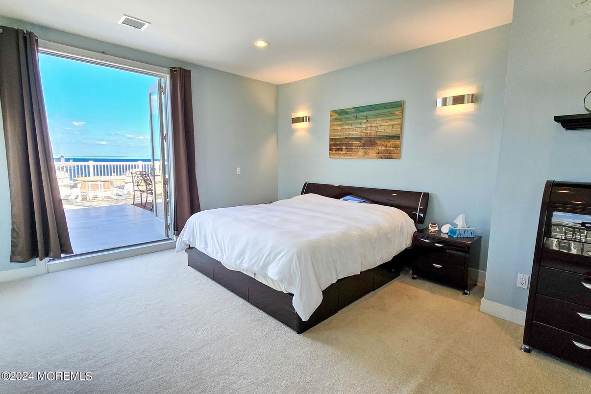 Bedroom, Interior, Recessed Lighting, Water