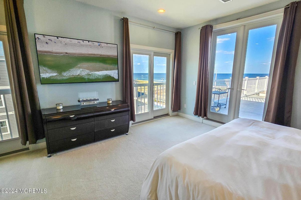 Bedroom, Interior, Recessed Lighting, Water