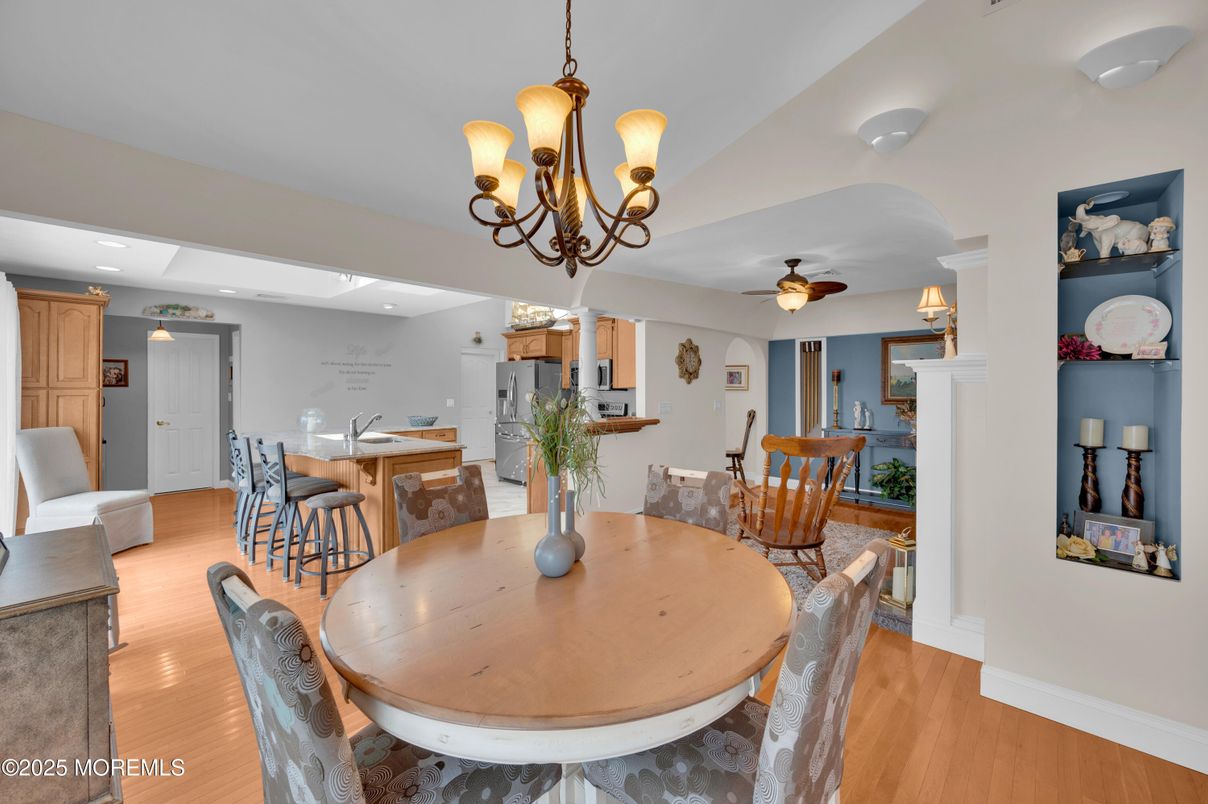 Chandelier, Dining room, Interior, Kitchen, Recessed Lighting, Wood Texture Flooring