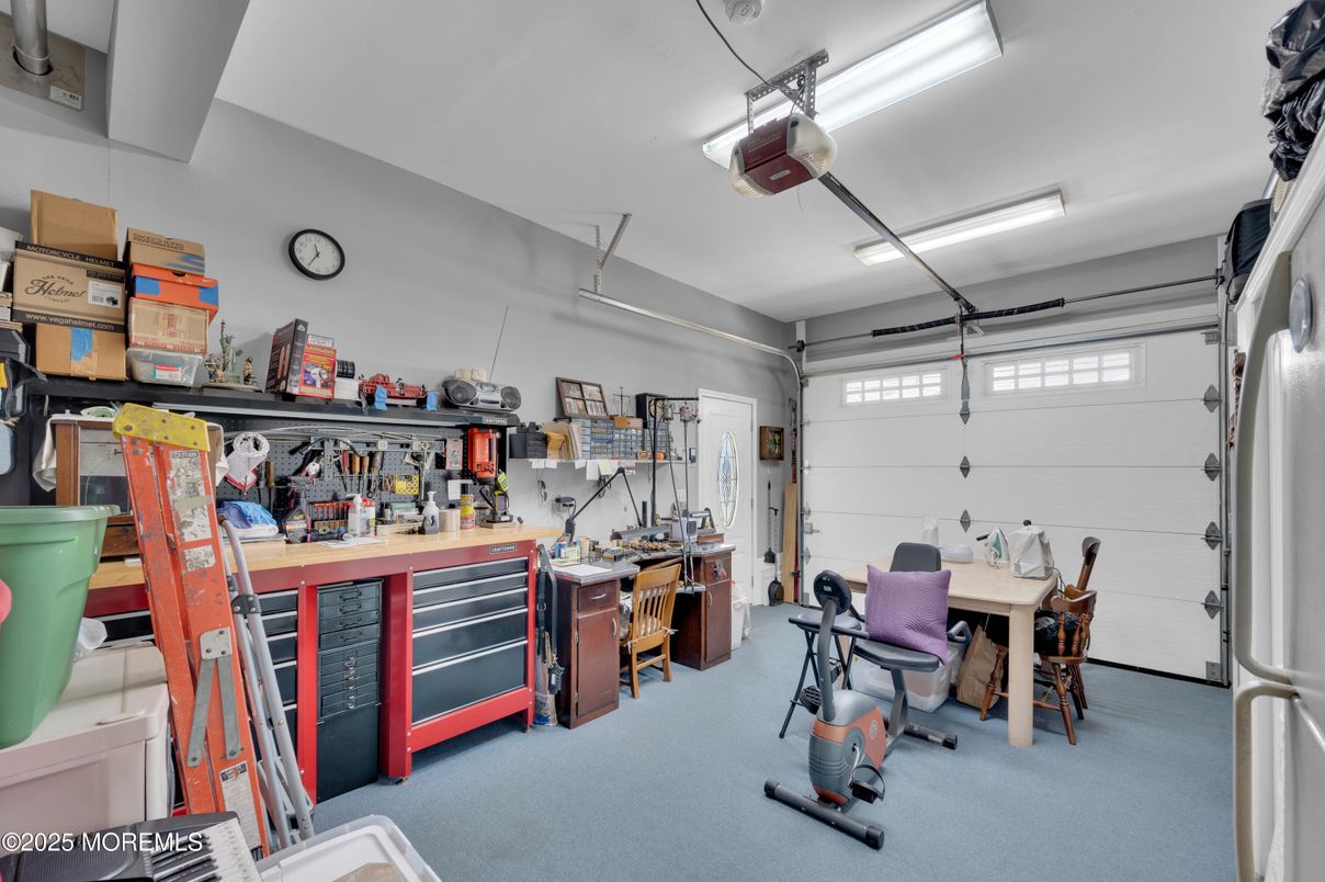 Dining room, Garage, Interior