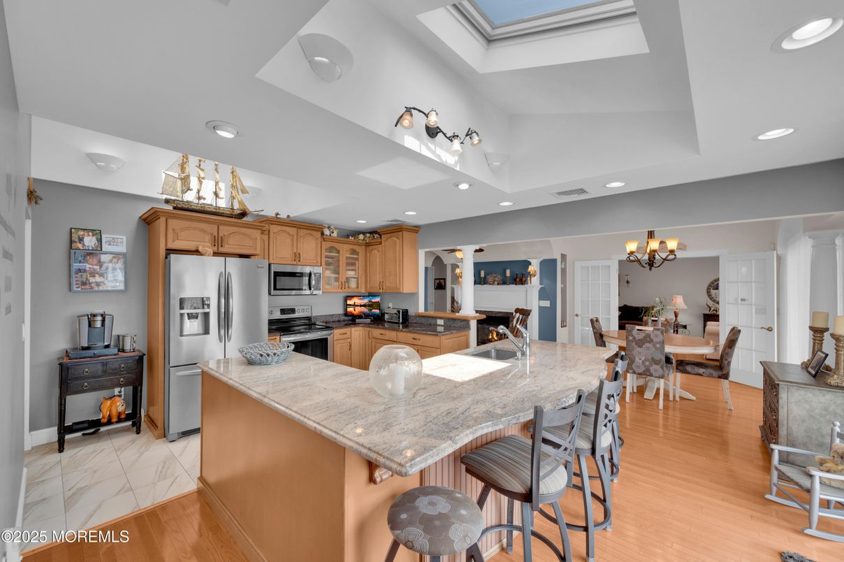 Chandelier, Dining room, Interior, Kitchen, Recessed Lighting, Stainless Steel Appliances, Wood Texture Flooring
