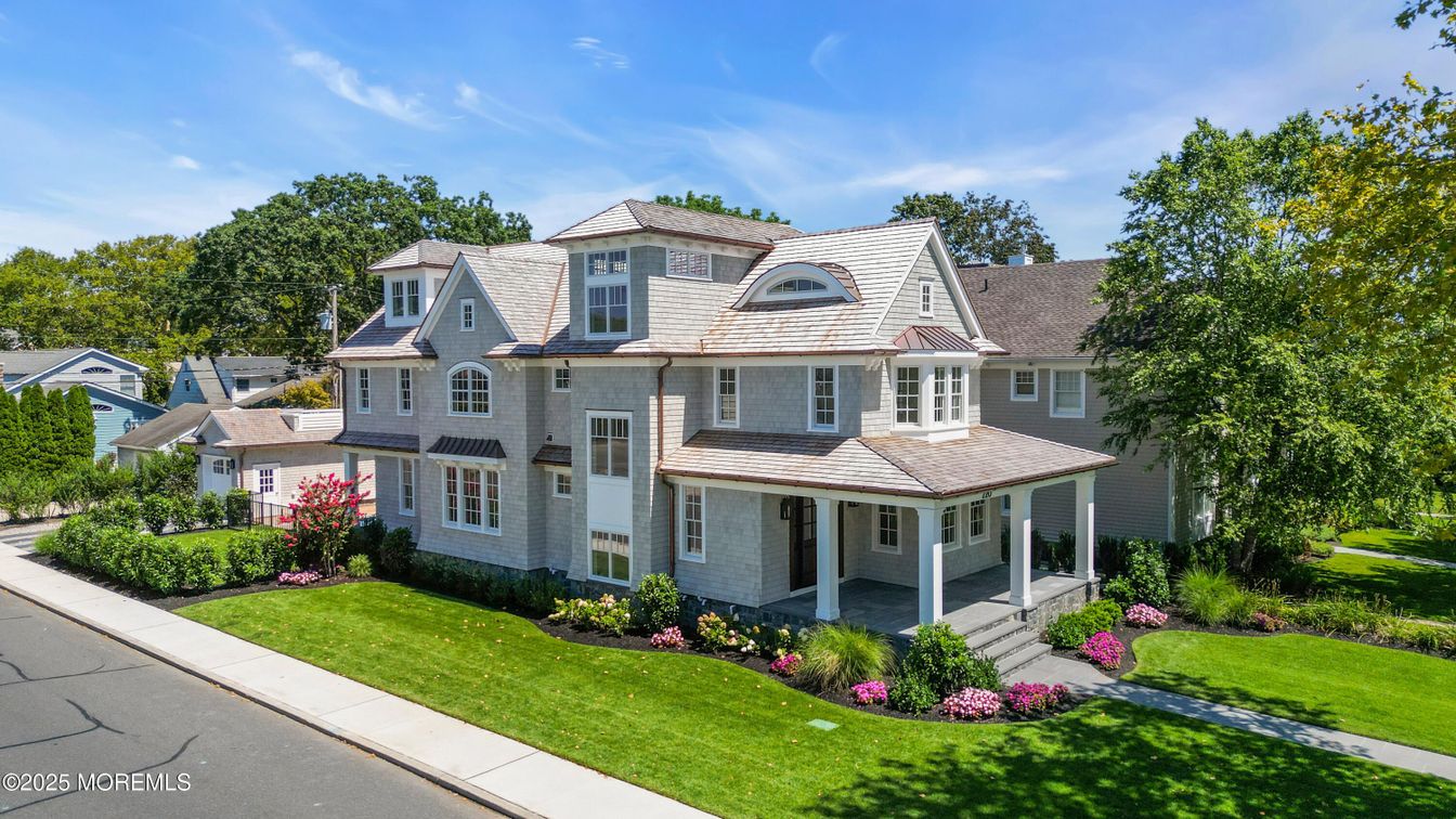 Exterior, Facade, Queen Anne Victorian