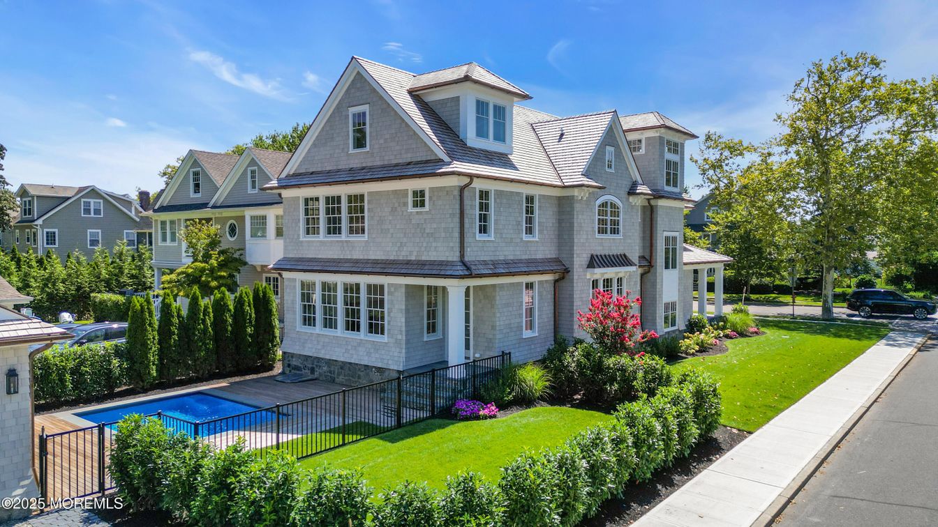 Exterior, Facade, Pool, Queen Anne Victorian