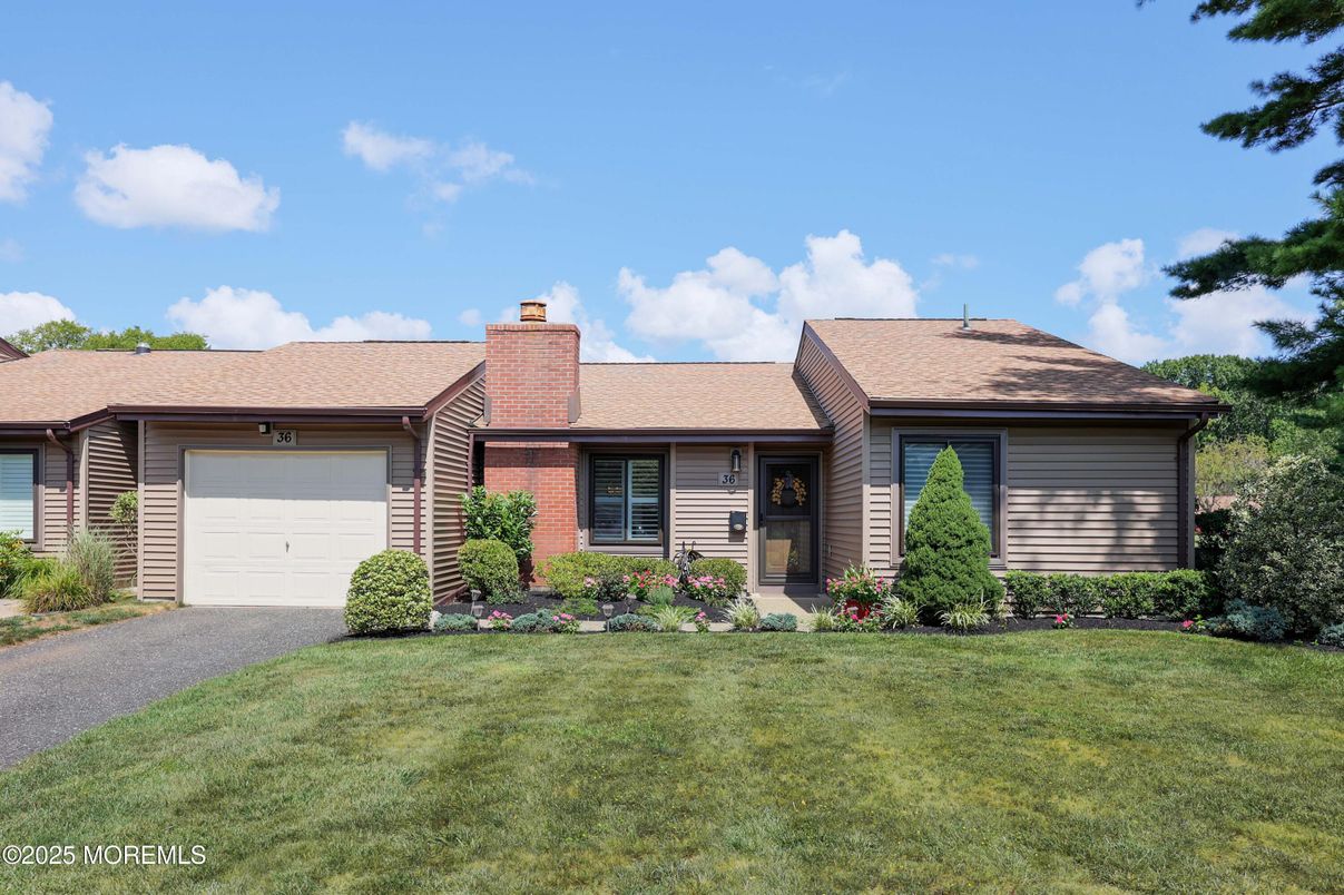 Attached, Exterior, Facade, Brick Facade, Ranch