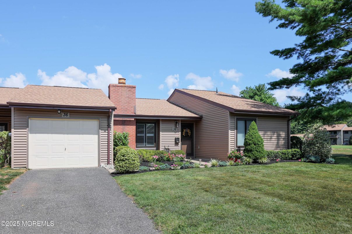 Attached, Backyard, Exterior, Facade, Brick Facade, Ranch