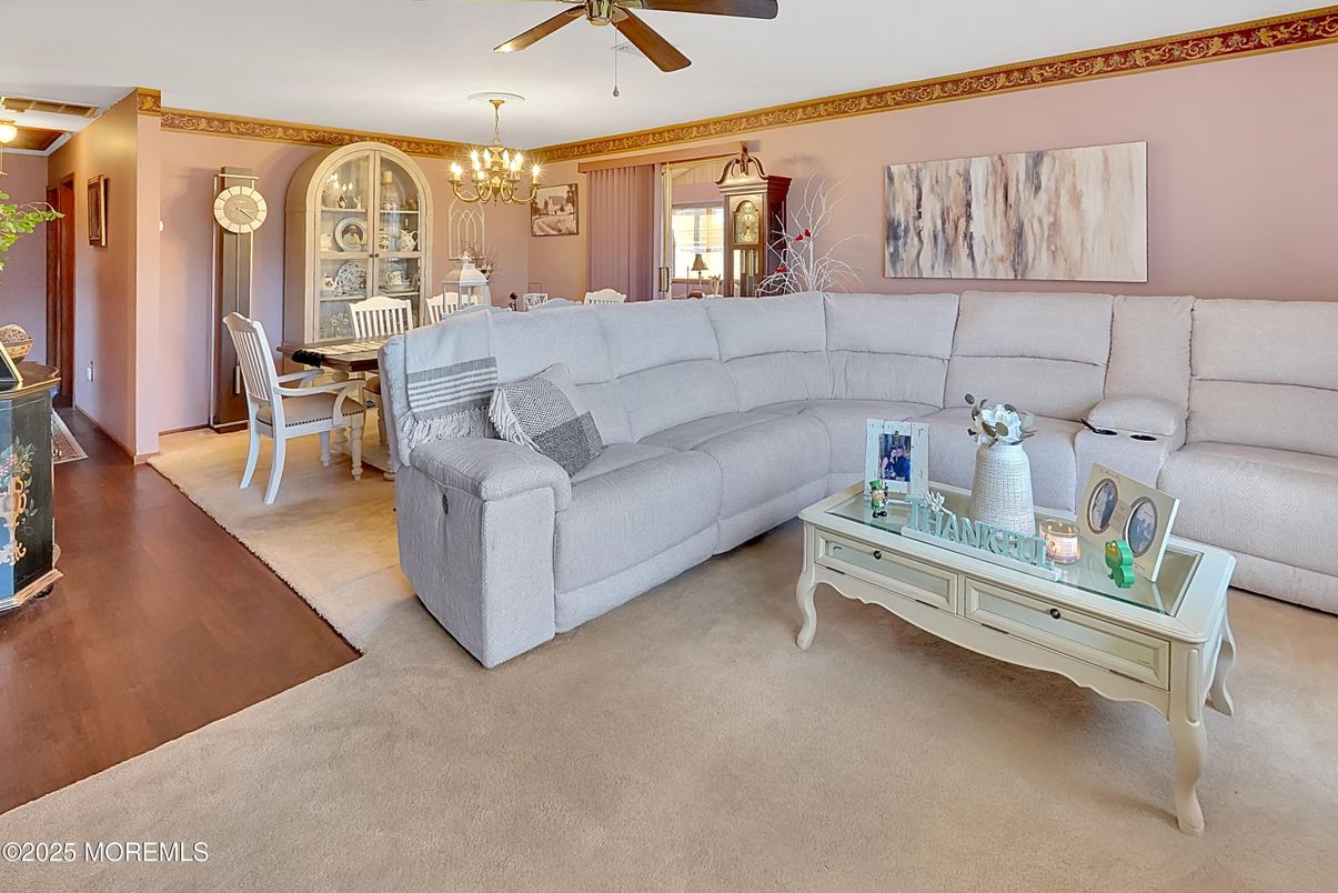 Chandelier, Dining room, Interior, Living room