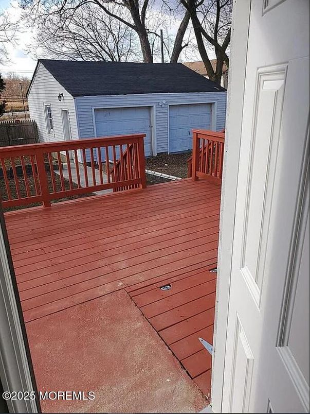 Detached Garage, Exterior