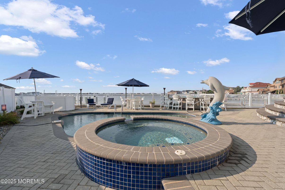 Exterior, Playground, Pool