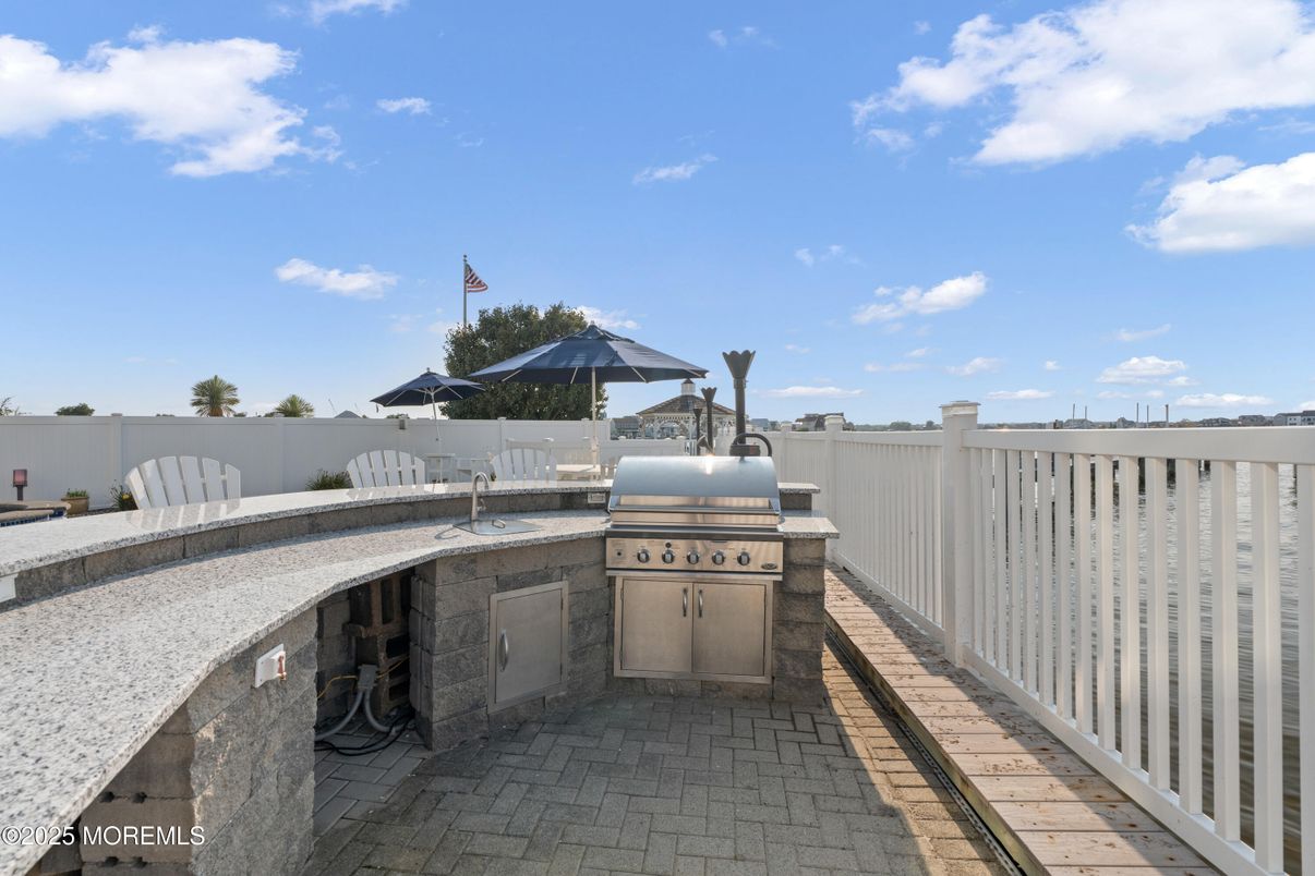 Exterior, Outdoor Kitchen