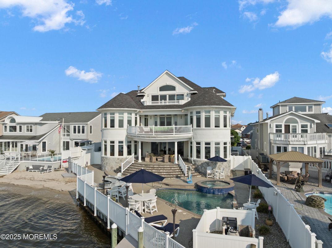 Exterior, Pool, Water