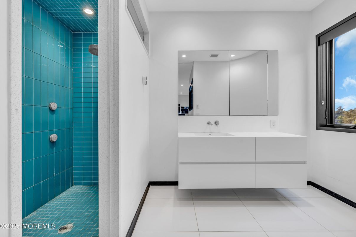 Bathroom, Interior, Recessed Lighting