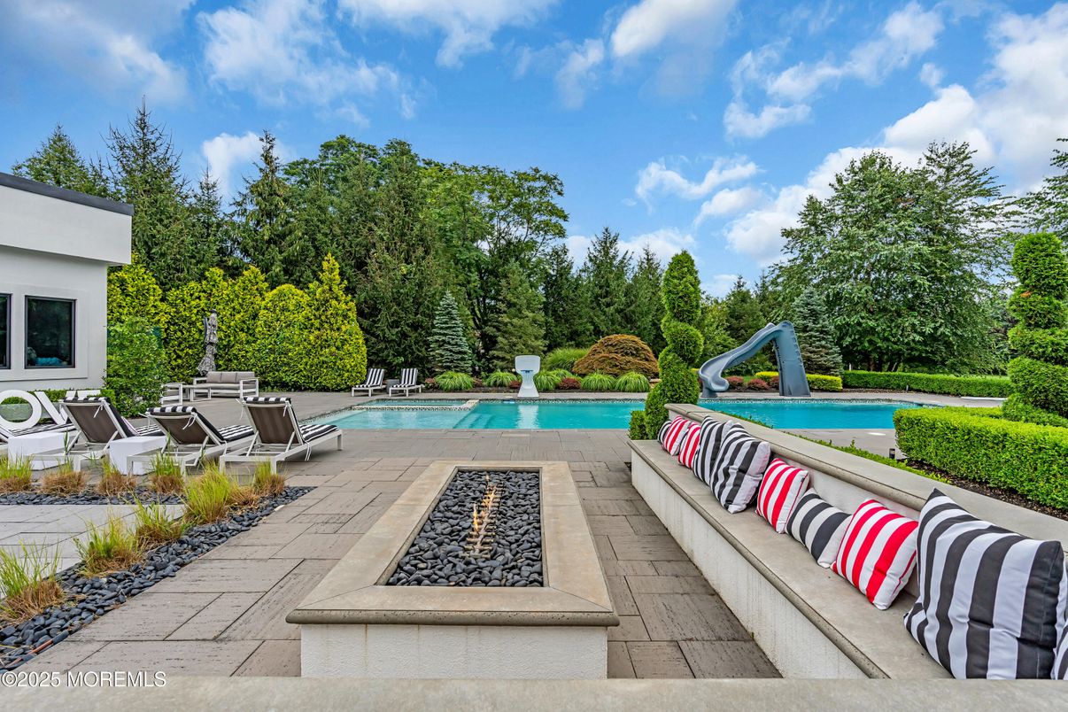 Exterior, Playground, Pool