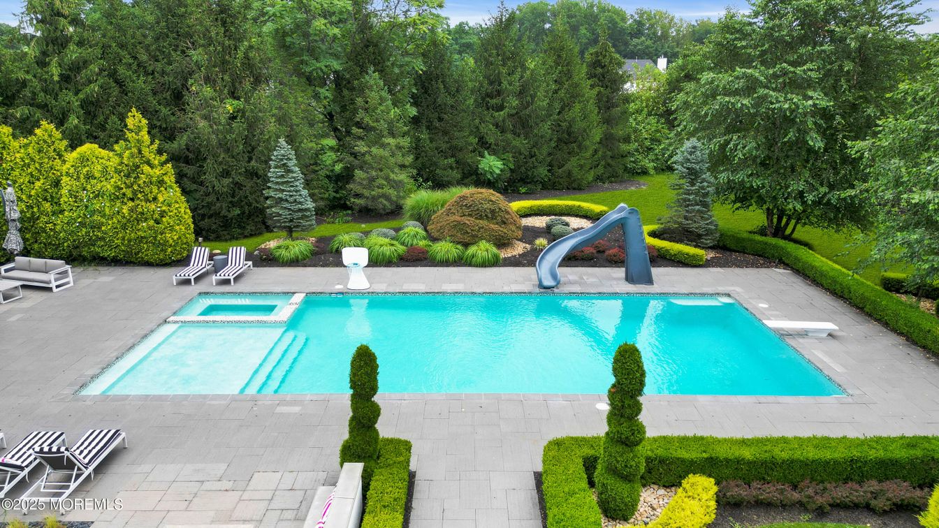 Exterior, Playground, Pool