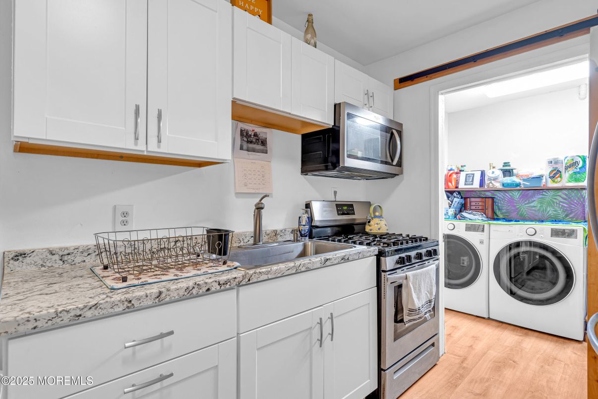 Interior, Kitchen, Washer, Wood Texture Flooring