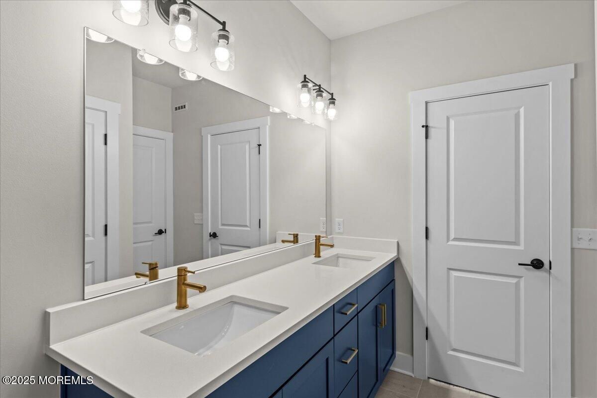Bathroom, Dual Sink Vanities, Interior