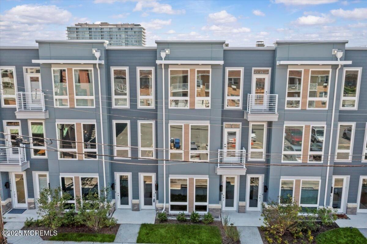 Exterior, Facade, Condo Building
