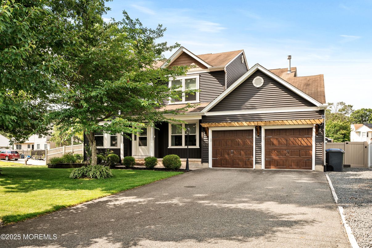 Attached, Exterior, Facade, Log Home